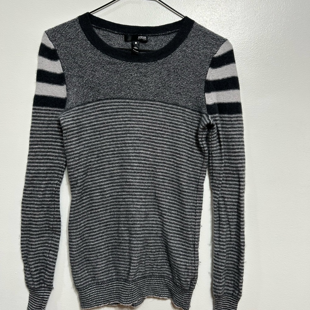 AQUA 100% Cashmere Sweater Women’s Gray Black Striped Crewneck Size Small